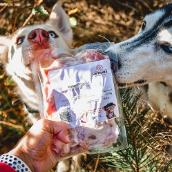 Vepřová kůže syrová - kostky 1 kg