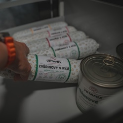 Zvěřinový s rýží 850 g